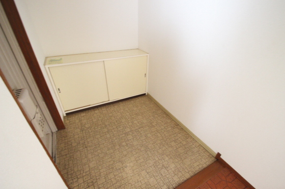 玄関　※別号室の写真です。