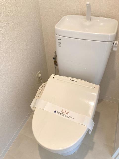 トイレ　※写真は同タイプ住戸です。