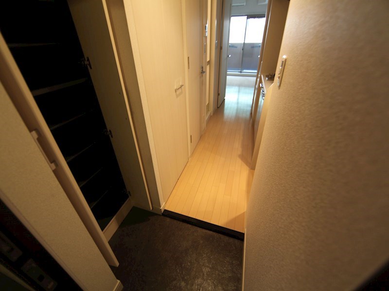 玄関　玄関　シューズボックス付（収納充実してます）