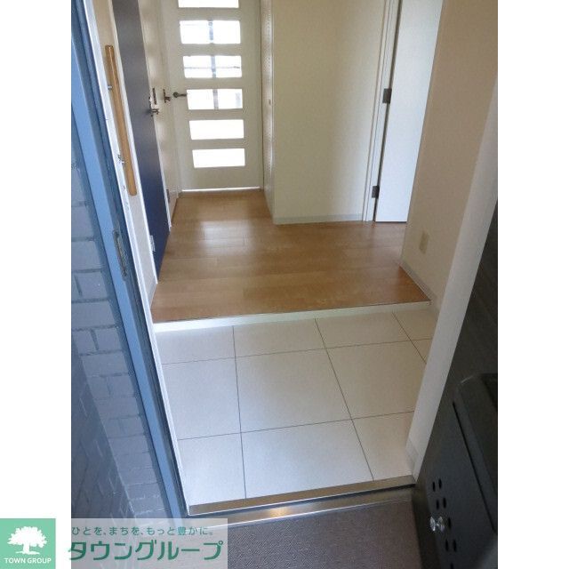 玄関　同タイプ別部屋の参考写真です
