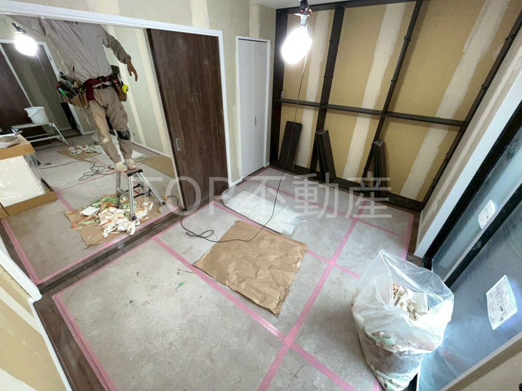 居室・リビング　玄関