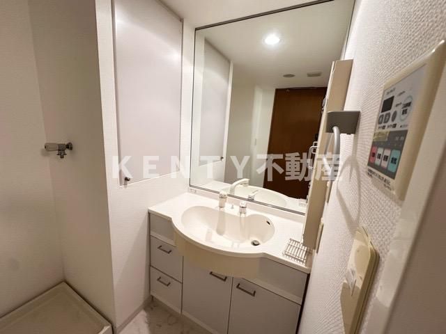 洗面設備　コンパクトで使いやすい洗面所