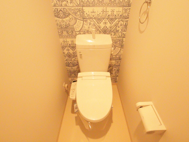 トイレ　※別室の参考写真の為、現況優先です。