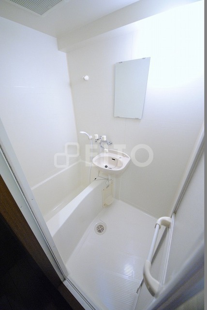 バス・シャワールーム　写真は３０２号室