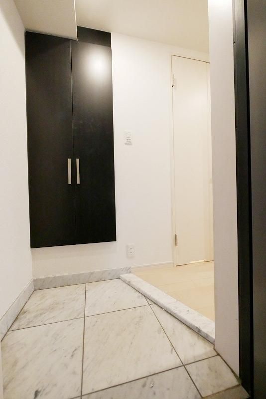 玄関　（別タイプ参考写真）アクアリガーレ西日暮里WEST　荒川区西