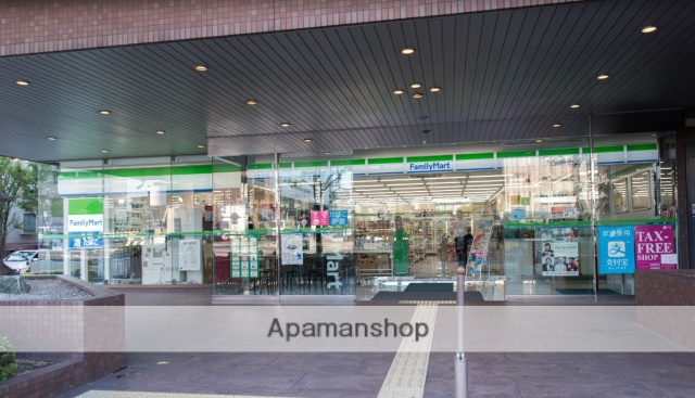 コンビニ　ファミリーマート（コンビニ）まで379m