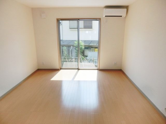 居室・リビング　10帖の広さが有るとお部屋の使い方の幅が広がりますね