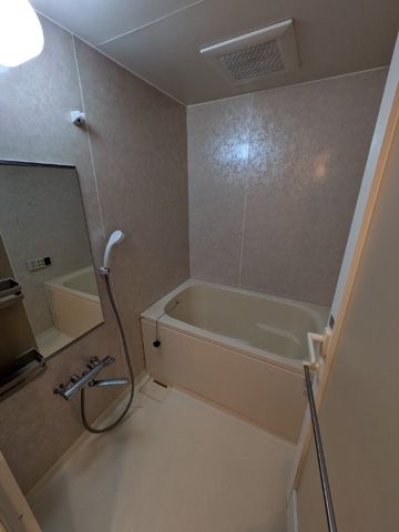 バス・シャワールーム　参考写真（同物件別部屋）