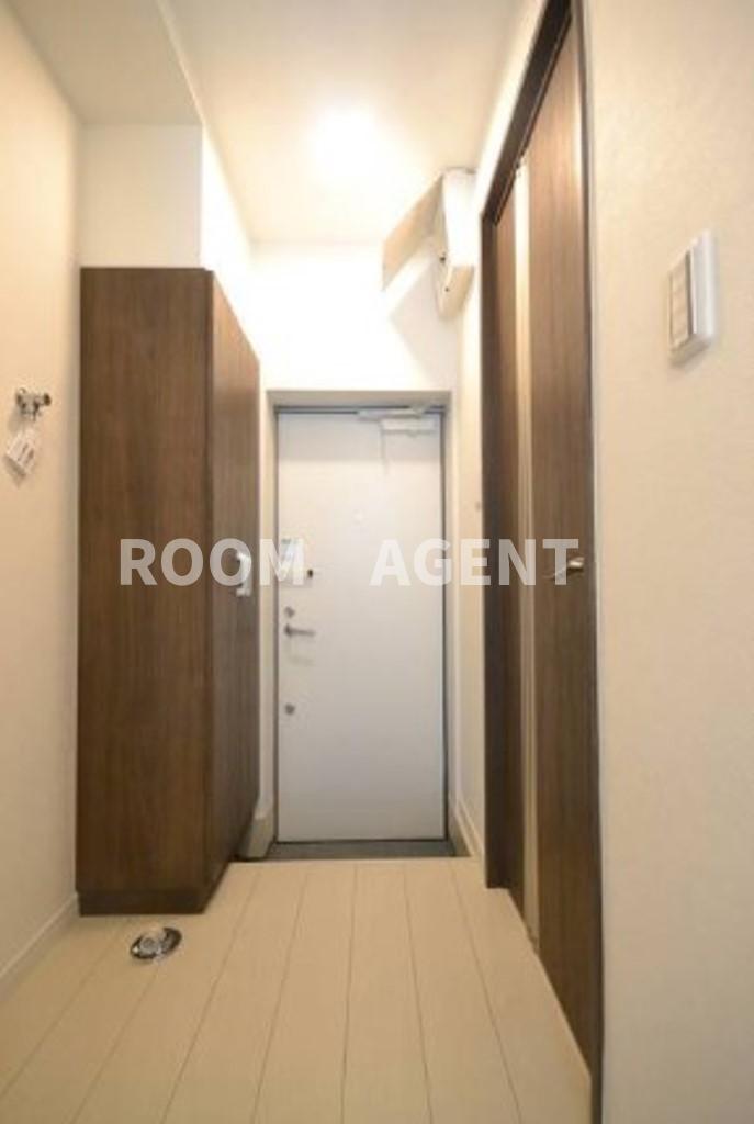 玄関　独立洗面台付