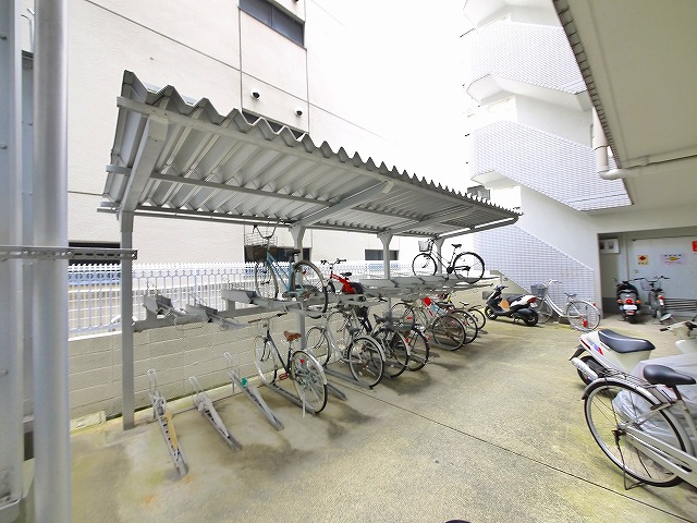 その他共有部分　屋根付きの駐輪場です