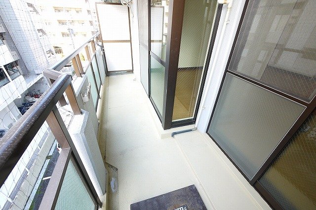 バルコニー　広々とした南向きのバルコニーです