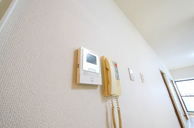 セキュリティ　安心のモニターホン付きインターホンです