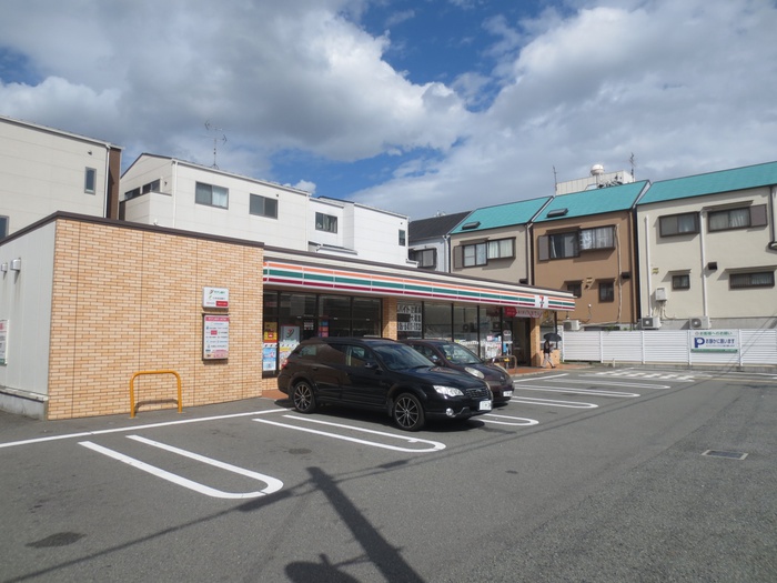 コンビニ　セブンイレブン（コンビニ）まで400m