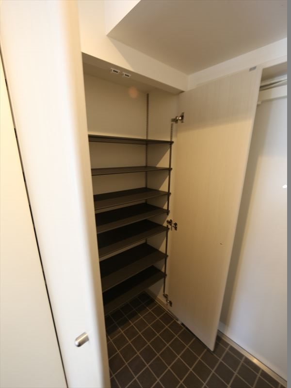 玄関　玄関　シューズボックス