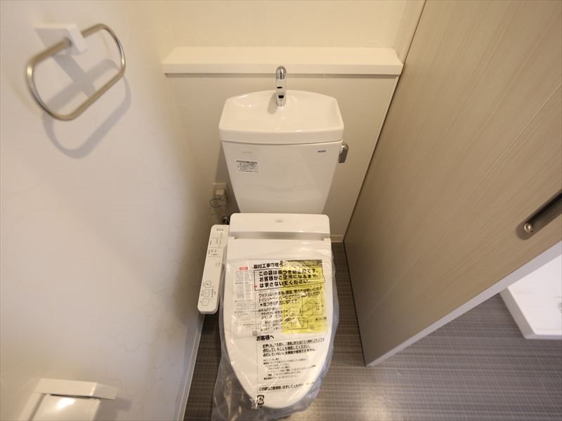 トイレ　温水洗浄暖房便座付トイレ