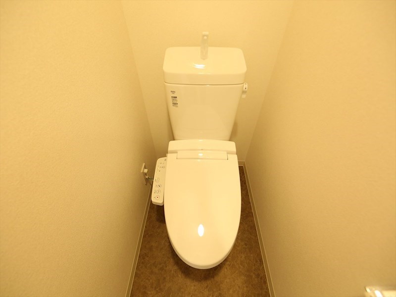 トイレ　温水洗浄暖房便座付トイレ
