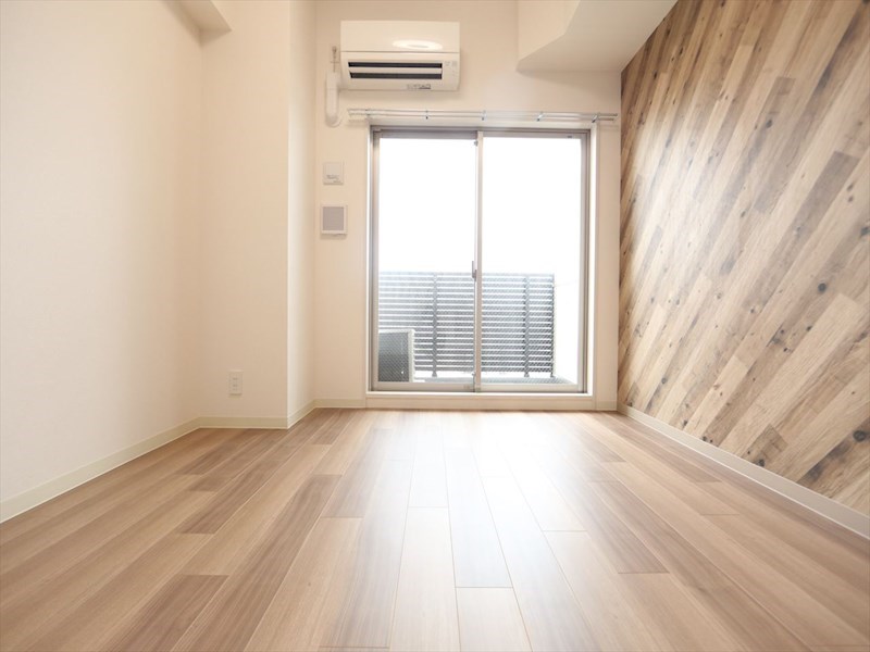 バルコニー　洋室6.4帖　エアコン完備　バルコニー