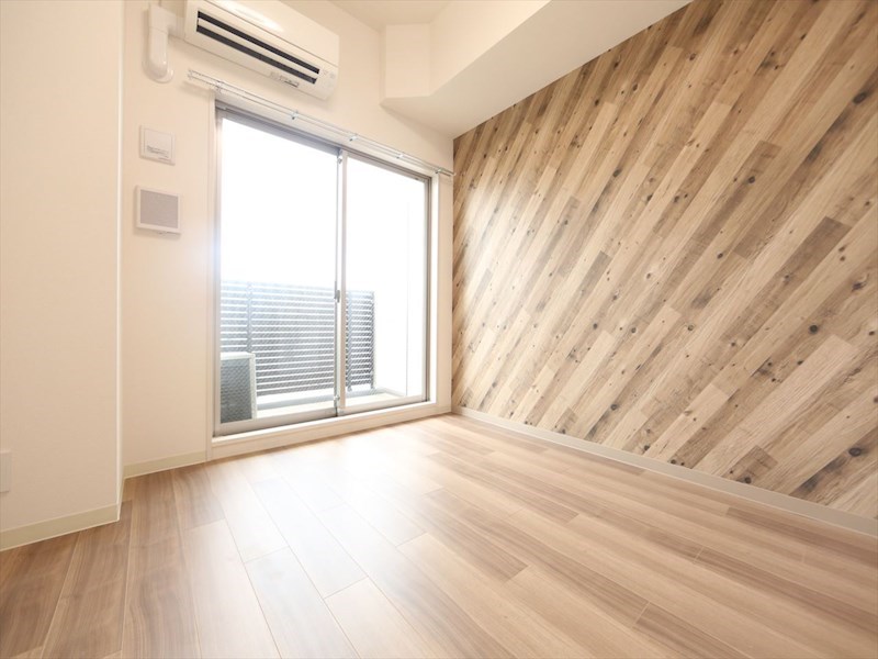 居室・リビング　洋室6.4帖　エアコン完備　バルコニー