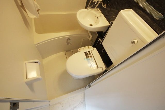 トイレ　同物件別部屋写真