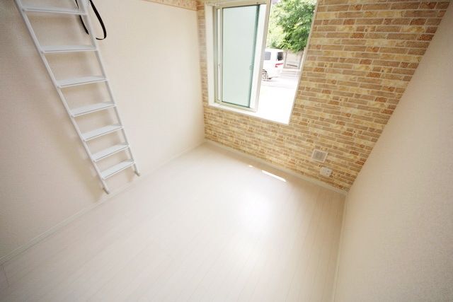 居室・リビング　同物件別部屋写真