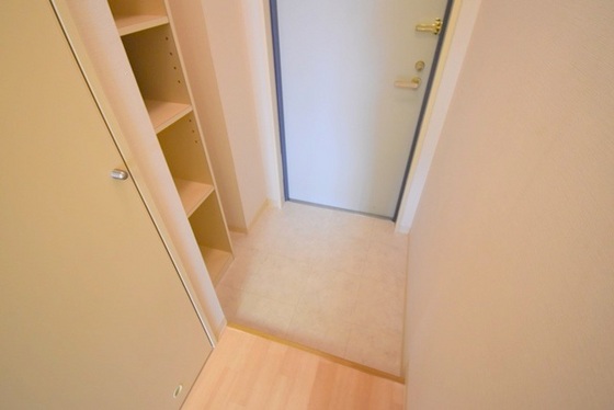 玄関　※別部屋の写真です