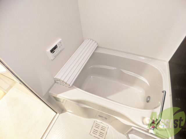 バス・シャワールーム　お風呂も広めの印象で、とてもゆっくりできそうです。