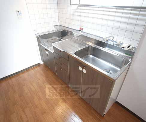 キッチン　二口コンロ設置可能なキッチンです。