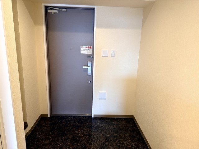 クレドール西明石IIIの玄関写真