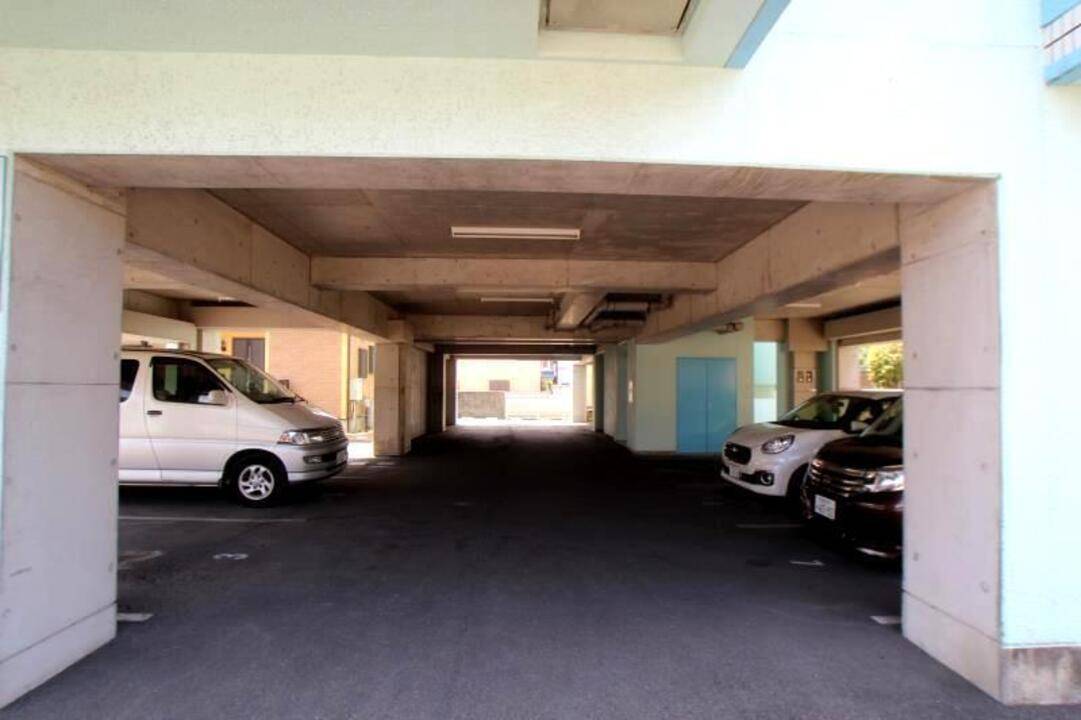 駐車場　駐車場