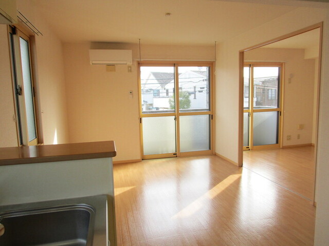 居室・リビング　居室全景