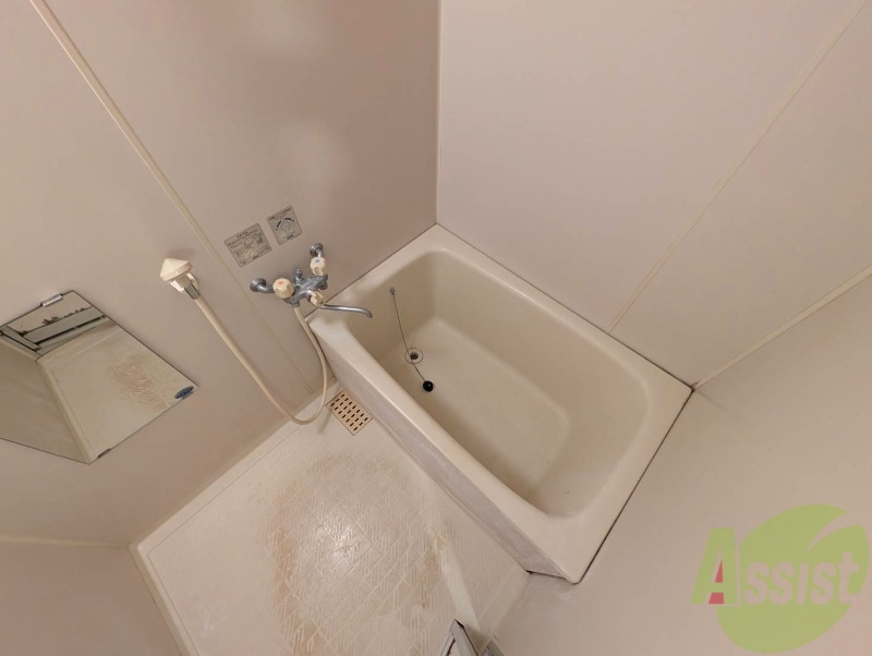 バス・シャワールーム　お風呂になります。一日の疲れを癒してくださいね。