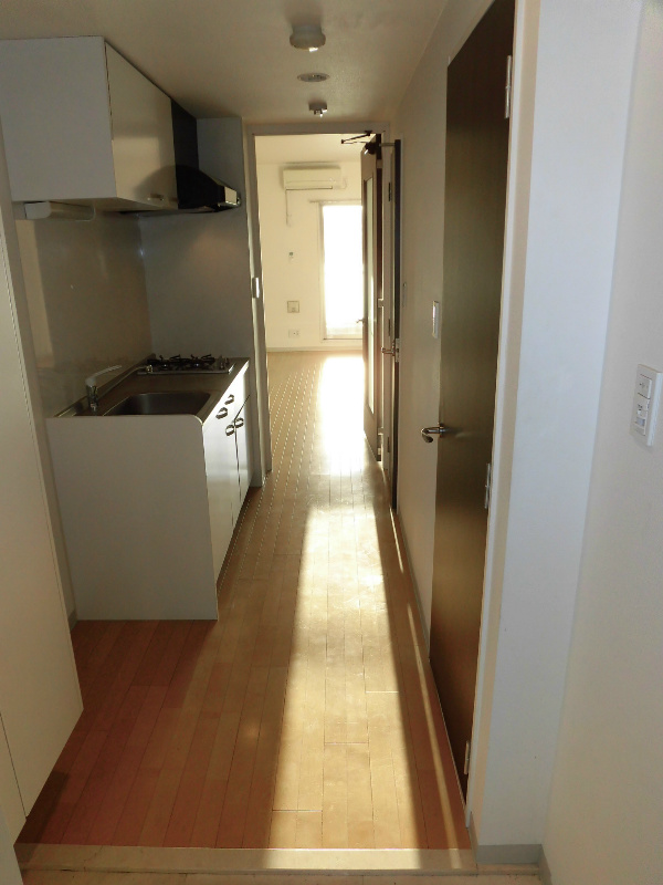 玄関　※同マンション別部屋の参考写真です