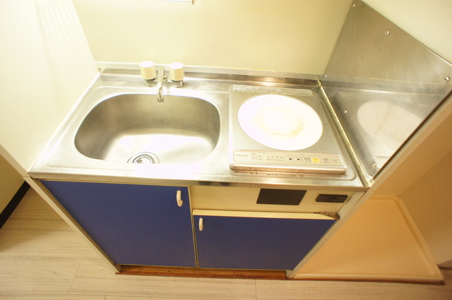 キッチン　火を使わず安心でお掃除も簡単なＩＨクッキングヒーター付です♪