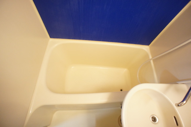 バス・シャワールーム　バスルームもアクセントパネル仕様です♪