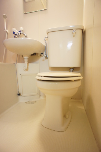 トイレ　白を基調とした空間で清潔感のあるトイレです♪