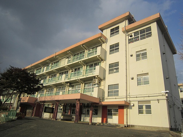 小学校　北九州市立吉田小学校（小学校）まで345m
