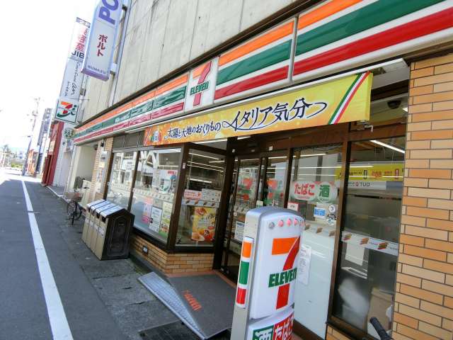 コンビニ　セブンイレブン（コンビニ）まで707m