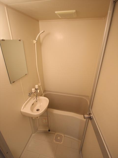 バス・シャワールーム　松山市御宝町　サンタルシア　浴室