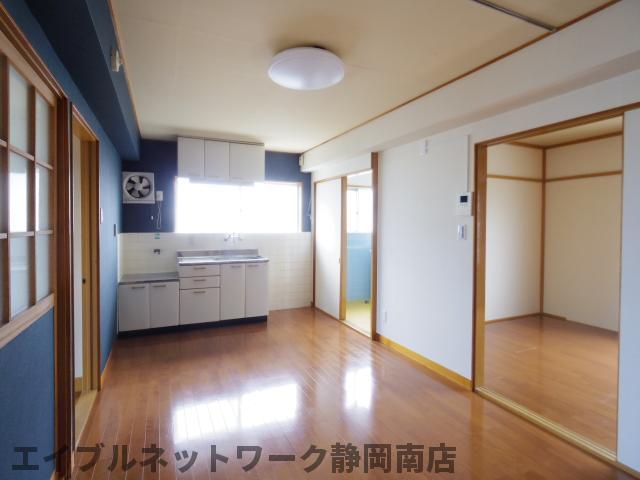 居室・リビング　こちらの居間で趣味の時間をお楽しみください