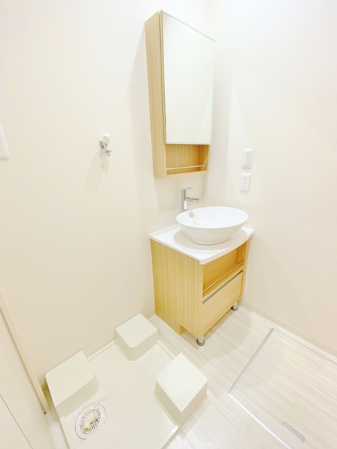 洗面設備　かわいい洗面台と洗濯機置場