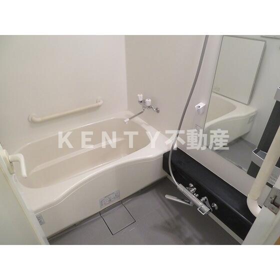 バス・シャワールーム　コンパクトで使いやすいお風呂です