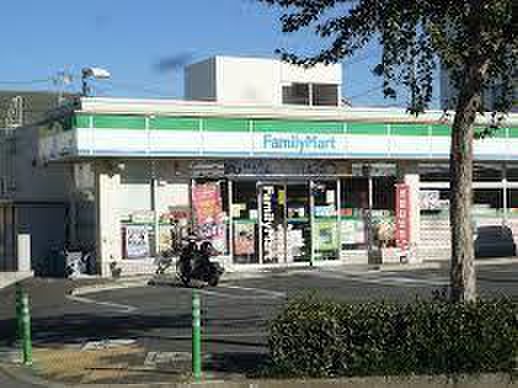 コンビニ　ファミリーマート（コンビニ）まで506m