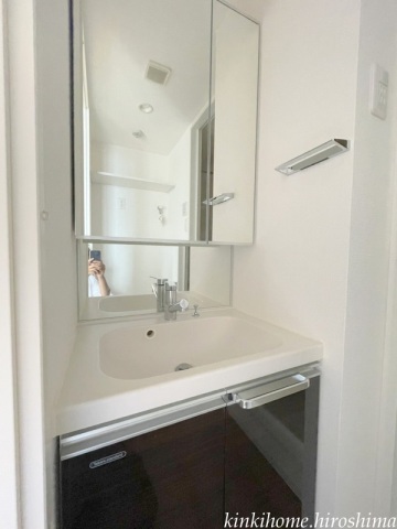 洗面設備　写真は別のお部屋です。（現況を優先してください）