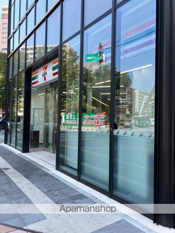 コンビニ　セブンイレブン（コンビニ）まで327m