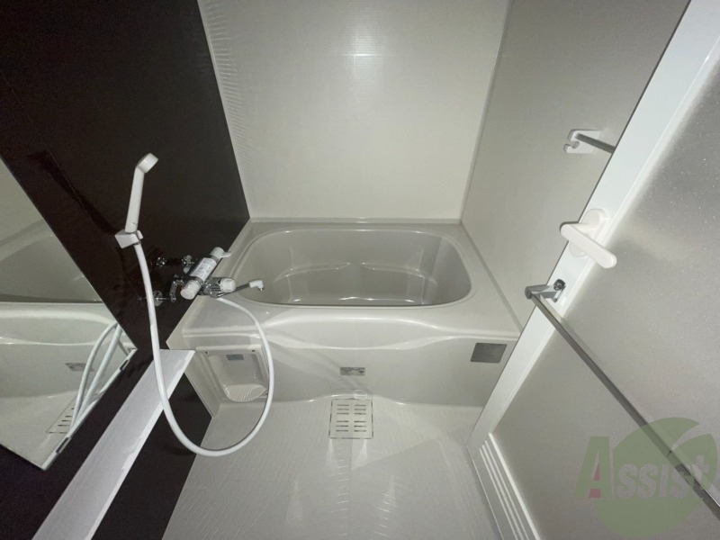 バス・シャワールーム　コチラで日々の疲れを癒し、リラックスしてください