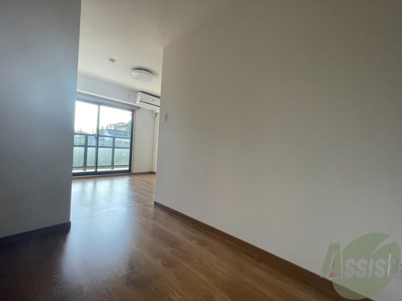 その他部屋・スペース　こちら寝室としてご利用くださいませ。日がしっかり入ります。