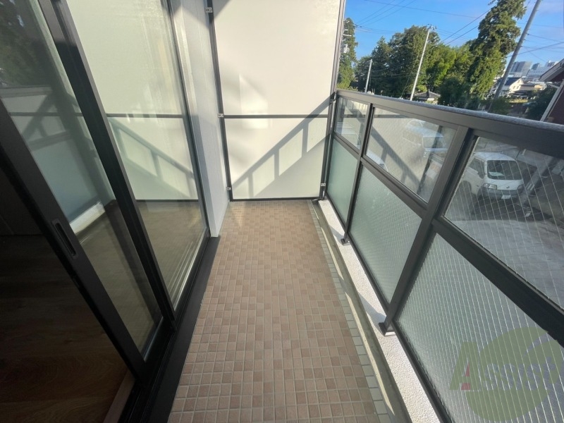 バルコニー　バルコニーは幅もしっかりあって洗濯物がはかどりそうですね。