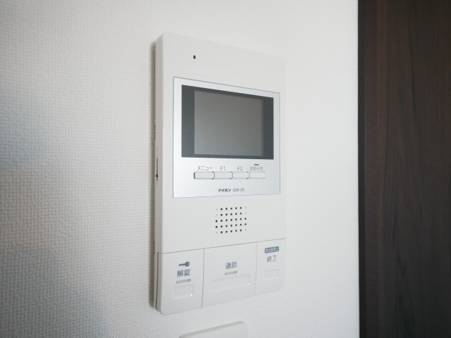 セキュリティ　来客者の顔が確認できるTVモニターフォンが設置されています☆
