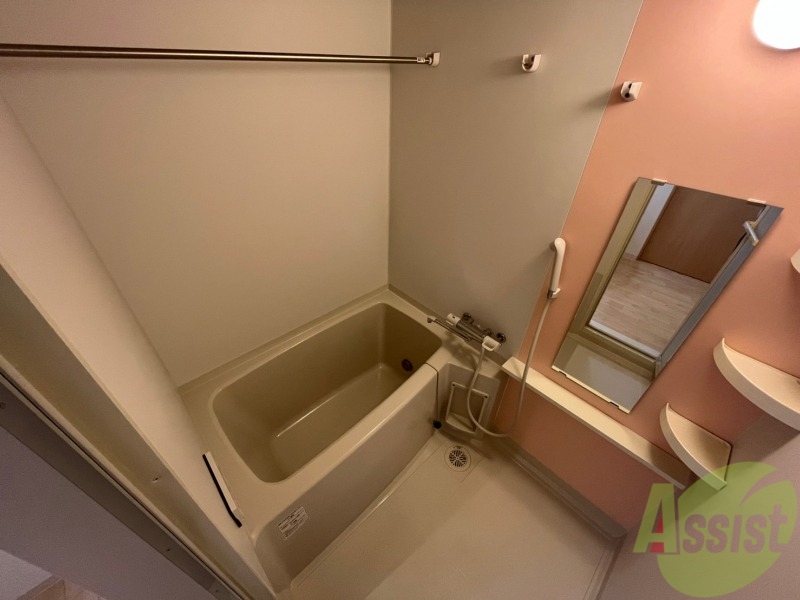 バス・シャワールーム　お風呂になります。一日の疲れを癒してくださいね。