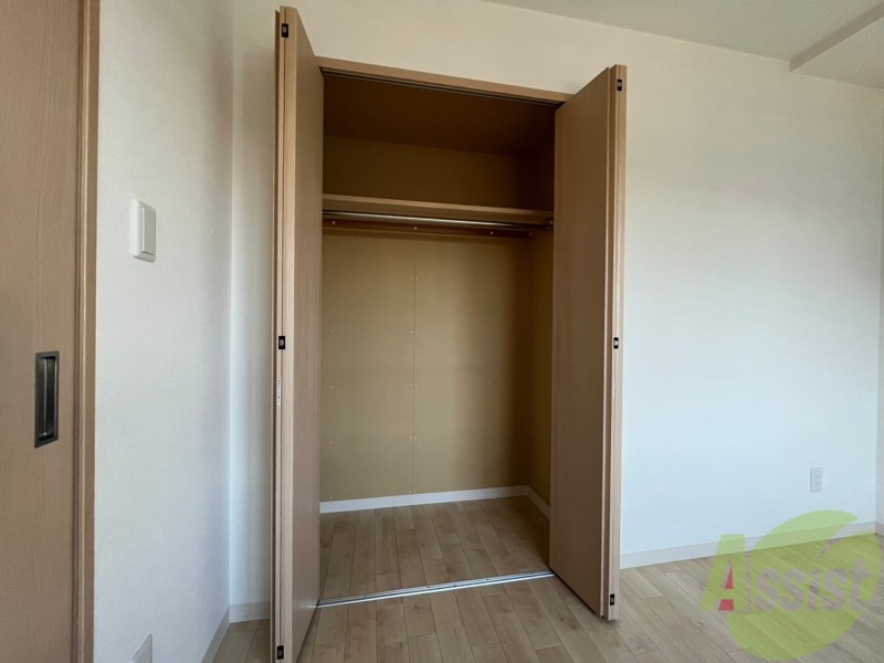 収納　寝室の収納です。部屋がすっきり片付きます。